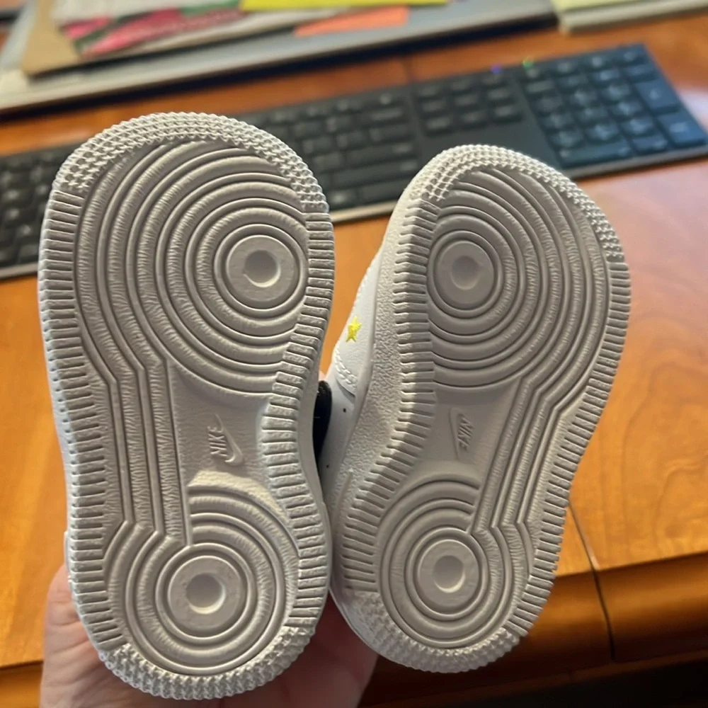 Size 3C Nike force 1 LV8 TD WHITE BLACK/DARK sulfur - Picture 4 of 4